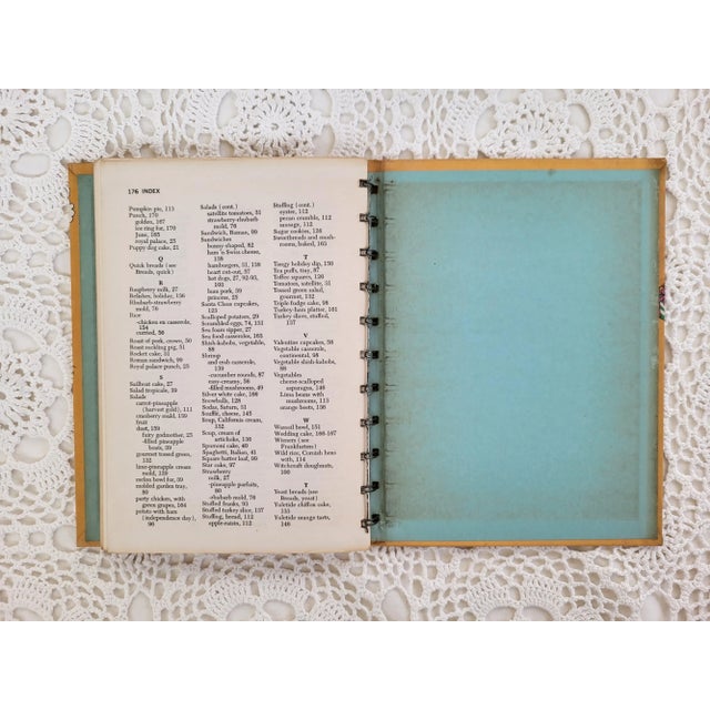 Betty Crocker’s Party Book, 1960, First Edition, Second Printing For Sale In Baltimore - Image 6 of 9