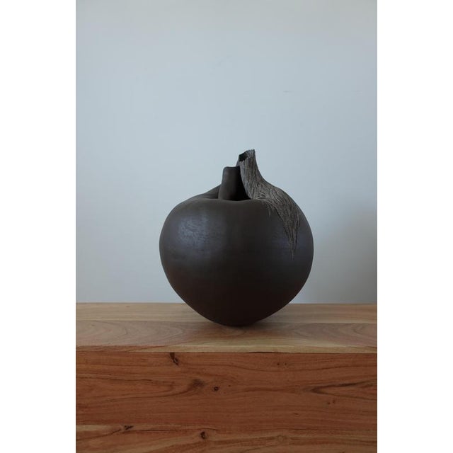 Vestiges II Sculptural Ceramic Vase by Audrey Vo Van For Sale - Image 4 of 15