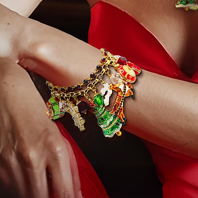 Christmas Gift Charm Bracelet by Ritzy Couture DeLuxe – 22k Gold Layered Brass Celebrate the festive season in style with...