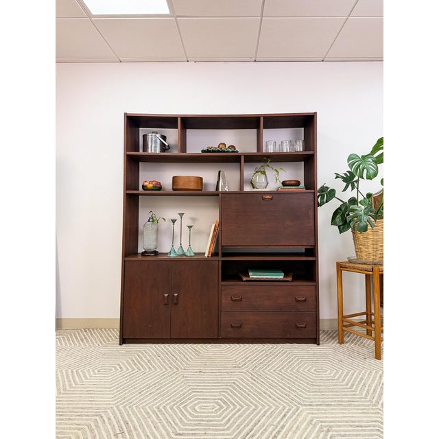 Vintage Walnut MCM Wall Unit Desk Storage Cabinet Mid Century Modern W/ Drawers For Sale - Image 12 of 15