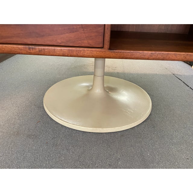 Brown 1960s Jens Risom 4050 Display Coffee Table with Tulip Base For Sale - Image 8 of 11