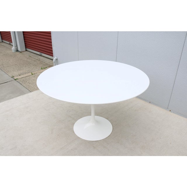Metal Mid-Century Modern Eero Saarinen for Knoll 47" Round White Tulip Dining Table For Sale - Image 7 of 18