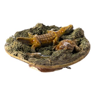 Small Earthenware Plate with Reptiles from Caldas, 19th Century For Sale
