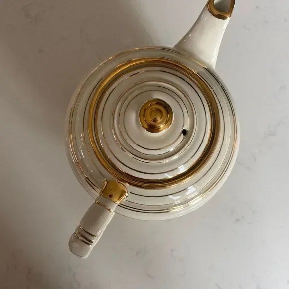 Mid-Century Modern Vintage Sadler Horizontal Gold Ribbed Design in Ivory White 1947 Teapot For Sale - Image 3 of 10