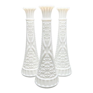 Vintage Anchor Hocking “Stars & Bars” White Milk Glass Bud Vases- Set of 3 For Sale