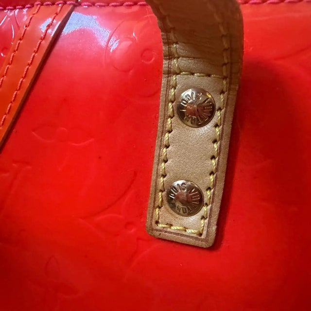 Animal Skin 2002 Louis Vuitton Red Vernis Patent Leather Reade Tote Bag by Robert Wilson For Sale - Image 7 of 17