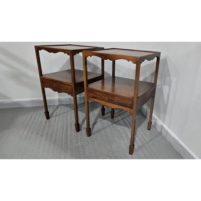 A very good pair of Georgian style solid mahogany night or lamp tables, each with a single drawer, standing on spade feet...