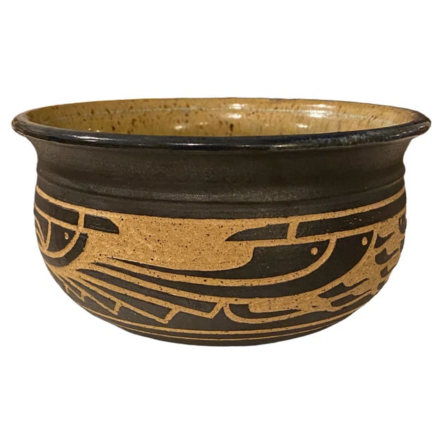 Abstract Gulf Coast Artist Charles Smith Sgraffito Studio Pottery Bowl With Fish Motif For Sale - Image 3 of 8