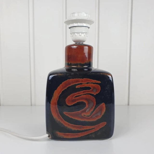 This captivating mid-century modern stoneware table lamp is the highly collectible "sultan" model, designed by the...