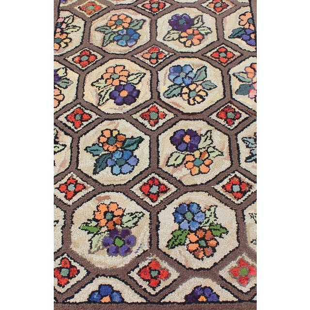 Early 20th Century Outstanding Antique American Hooked Rug With All-Over Floral Design 2'8"x4'1" For Sale - Image 5 of 8
