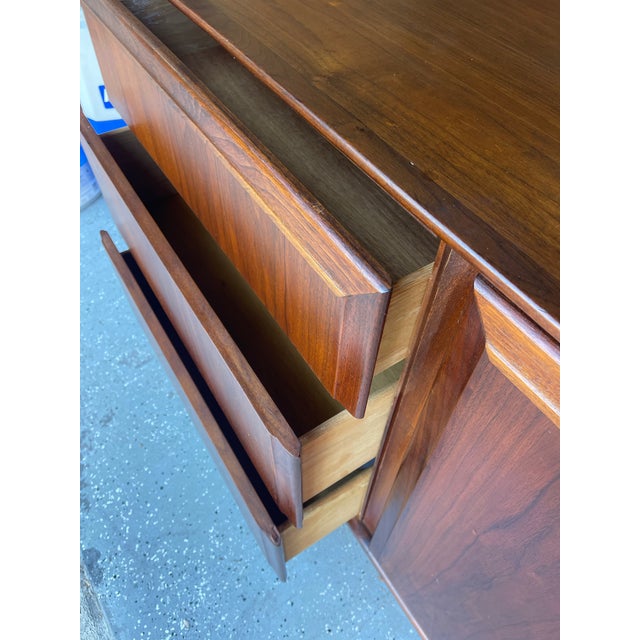 Wood Vintage Dillingham Walnut Nine-Drawer Dresser, Dated 1970, Mid Century Modern, Attributed For Sale - Image 7 of 16