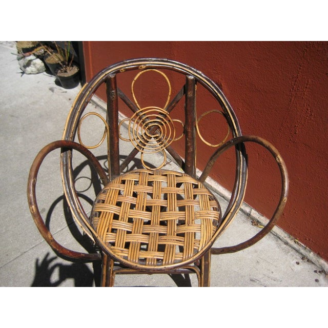 We'll call this chair Twiggy, as she comes from England, like the iconic model herself. With sweet, flower-like accents...