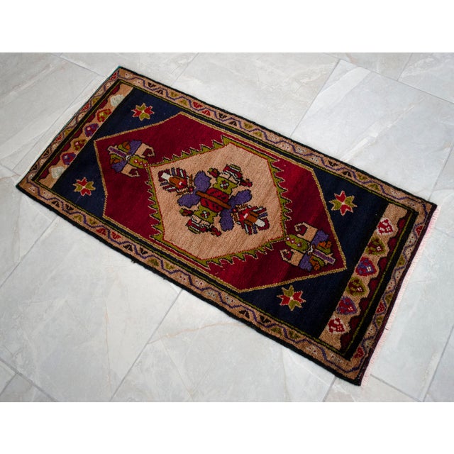1970 Hand Knotted Small Turkish Rug Entry Decor Kitchen Mat - 1′8″ × 3′4″ For Sale - Image 9 of 12