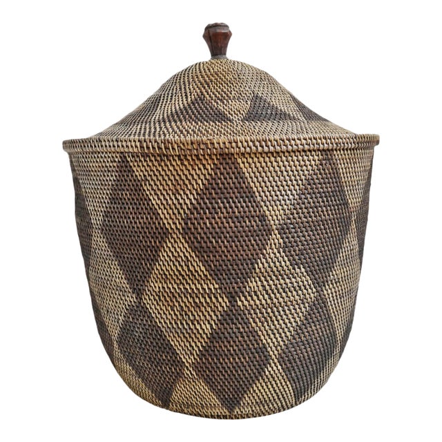 Diamond Tea Stained Basket W/Lid For Sale