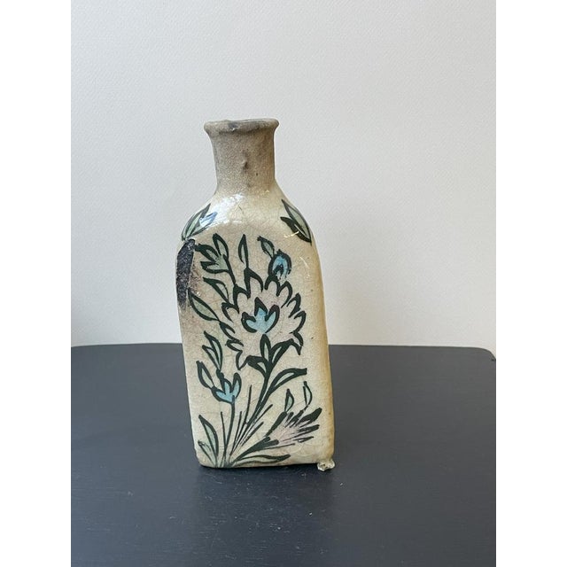 Discover cultural heritage with our set of 2 White Triangular White Qajar vases from Iraq—a pair stunning pieces that...