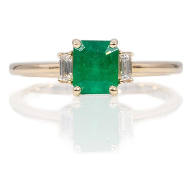 Colombian Emerald Ring With Earth-Mined Diamond Accents: Solid 14k Gold, 6x5mm, Size 6.75 For Sale