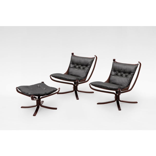 Wood Vintage Falcon Chairs and Ottoman in Black Leather and Plywood by Sigurd Ressell for Vatne Møbler, 1970s, Set of 3 For Sale - Image 7 of 7