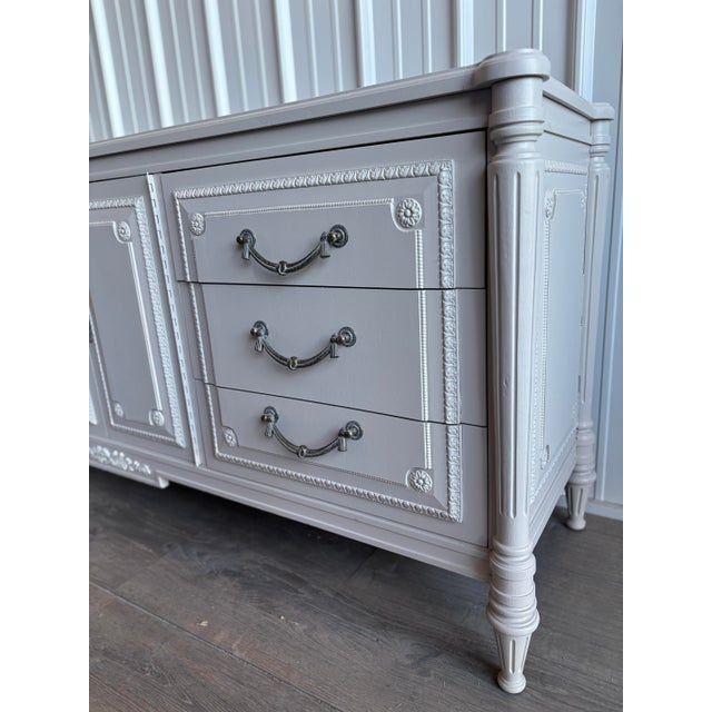 Off-white 1970s French Provincial Dresser in Soft White With Carved Detailing and Cabinet Storage For Sale - Image 8 of 9