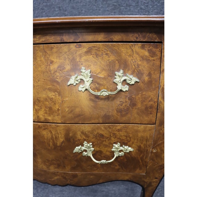 Italian Style Burl Walnut Ormolu-Mounted Commode For Sale In Philadelphia - Image 6 of 10