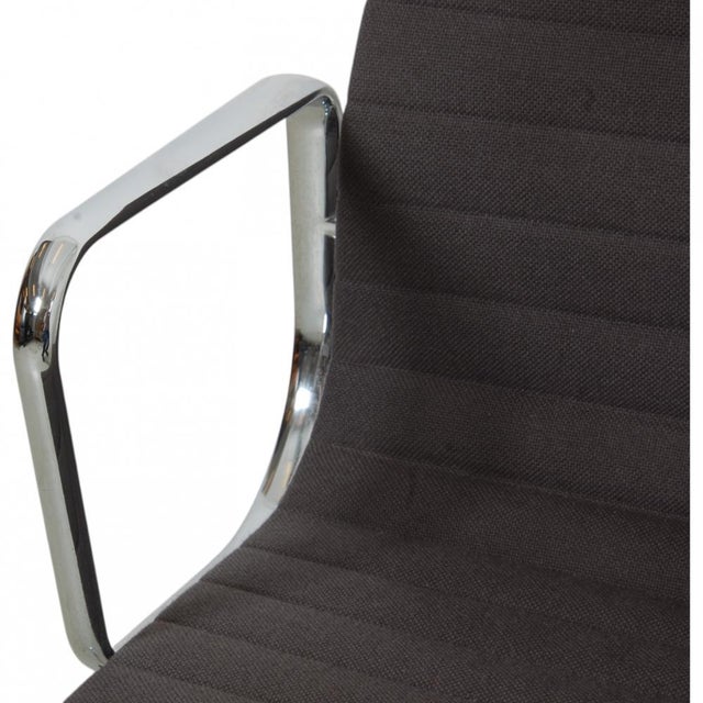 EA-117 Office Chair in Grey Hopsack Fabric by Charles Eames For Sale - Image 6 of 16