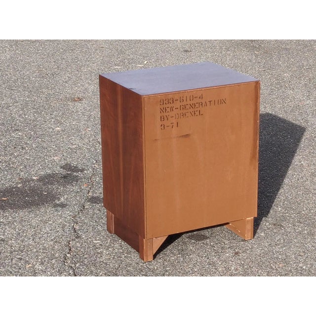 Late 20th Century Vintage Single Drawer Bedside Table by Drexel New Generation Campaign Style For Sale In Washington DC - Image 6 of 9
