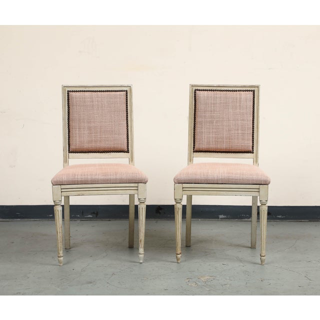 Pair of Painted French Louis XVI Style Side Chairs in Rose Tarlow Blush Linen For Sale In New York - Image 6 of 11