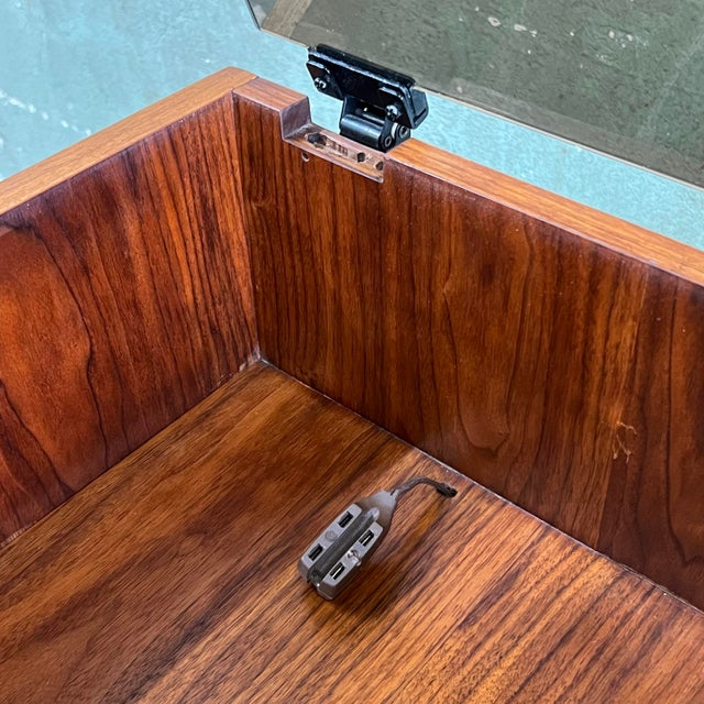 Vintage 1980s MCM Custom Walnut Stereo/Turntable Cabinet on Swivel Base For Sale - Image 11 of 12
