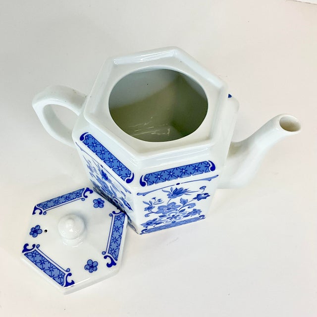 Vintage Italian Tuscany Style Blue & White Botanical Design Porcelain Tea Pot. For Sale - Image 9 of 11