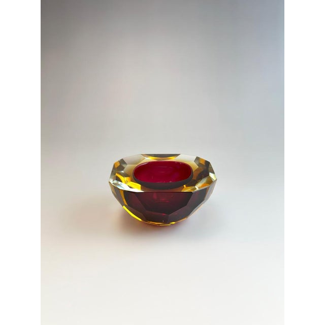 Murano Glass Faceted Sommerso Bowl in Pink and Yellow, Italy, 1960s For Sale - Image 3 of 11