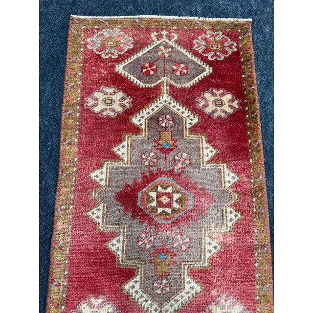 Turkish Yastik Rug 1'6" x 2'9" For Sale - Image 4 of 5