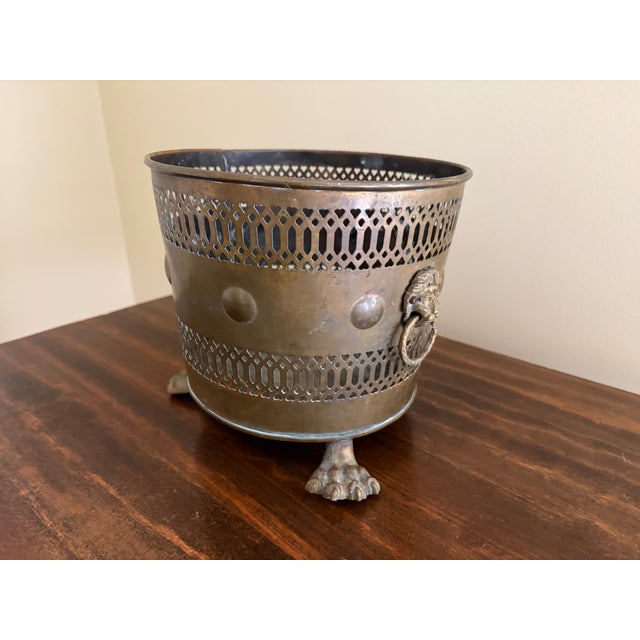 French Country 1940s Neoclassical Brass Cachepot With Lion Paw Feet and Ring Handles For Sale - Image 3 of 10
