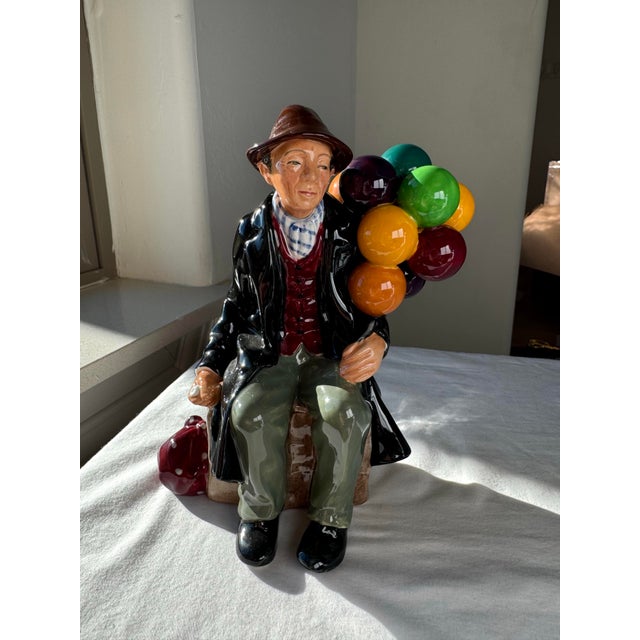 Ceramic Royal Doulton Figurine ~ “The Balloon Man” ~ Hn 1954 For Sale - Image 7 of 11