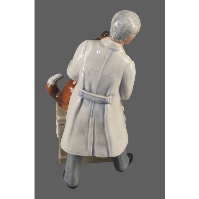 Royal Doulton Royal Doulton Figurine "Thanks Doc" Doctor Vet For Sale - Image 4 of 9