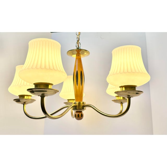 Mid-Century Modern 1960s Brass and Wood Midcentury Modern 5-Light Chandelier With Fluted Frosted-Glass Shades For Sale - Image 3 of 12