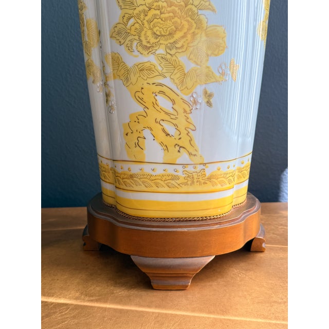 Off-white 1960s Pair of Japanese Porcelain Chinoiserie Lamps by Marbro For Sale - Image 8 of 12