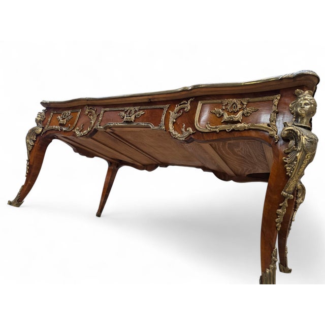 Early 20th Century Antique Louis XV Style Kingwood Inlaid Bureau Plat Writing Desk For Sale - Image 5 of 12