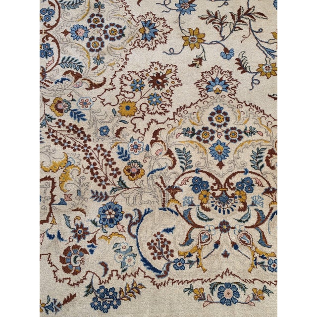 Vintage Persian Kashan Ivory Floral Wool Area Rug – Circa 1970s – 10’6” X 13’9” For Sale In Los Angeles - Image 6 of 8