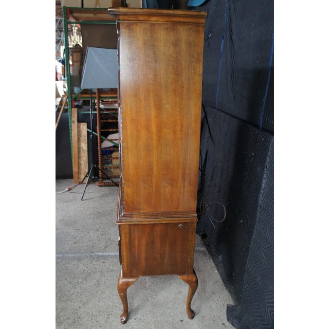 Wood 1980s American Drew Queen Anne Style Cherry Highboy Dry Bar Liquor Display Cabinet For Sale - Image 7 of 16