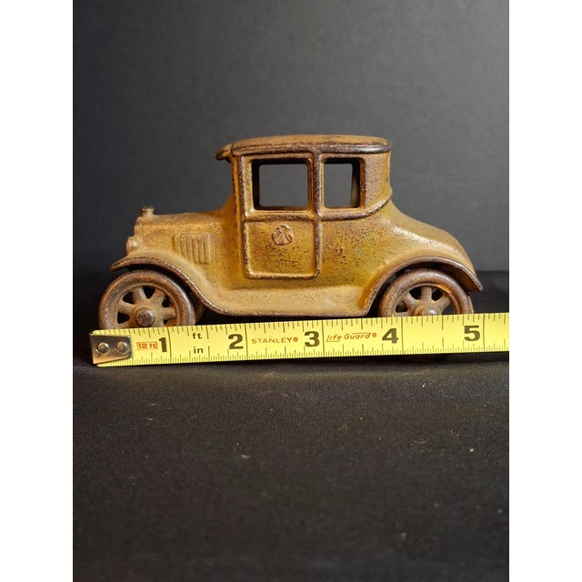 Offered here is an authentic 1920s antique cast iron Ford Model T Coupe toy car manufactured by the Kilgore Manufacturing...