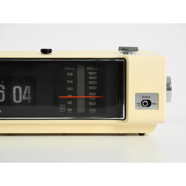 National Panasonic Flip-Number Radio Alarm Clock, 1970s For Sale - Image 9 of 18