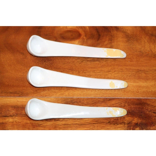Bennington Potters Rare, Complete, Vintage David Gil Bennington Pottery Spongeware Condiment Set For Sale - Image 4 of 7