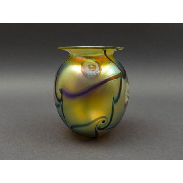 Contemporary 1995 Robert Eickholt Iridescent Gold Aurene Art Glass Sea Anemone Flower Vase For Sale - Image 3 of 9