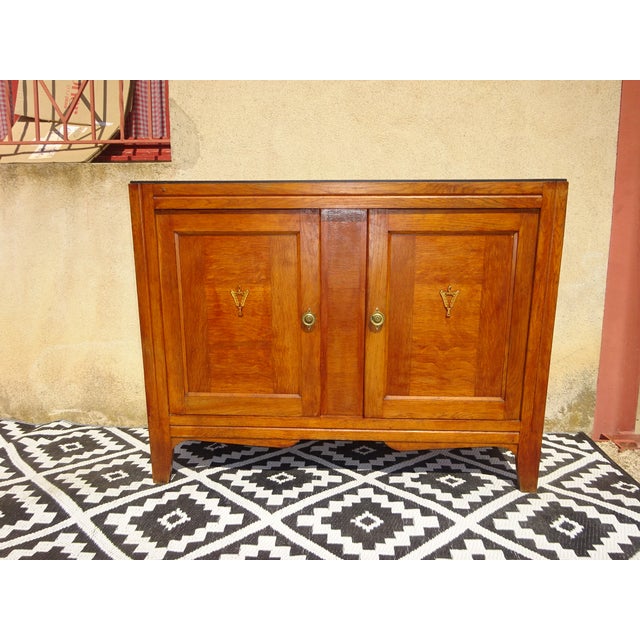 Storage unit in oak and oak veneer, top painted in velvety black, matte varnish finish. Two magnetic hinged doors,...