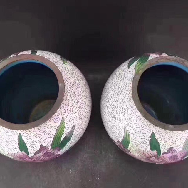Traditional Pair of Vintage Cloisonné Enamel Iris Floral Lidded Jars / Tea Caddies For Sale - Image 3 of 15