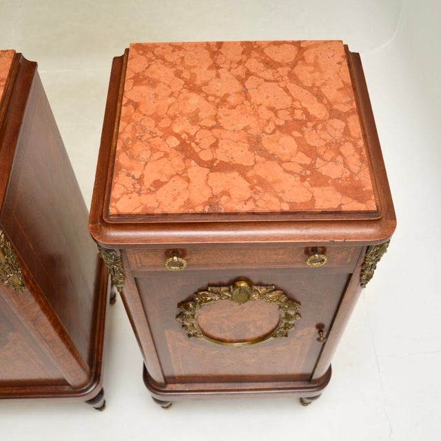 French Inlaid Walnut Bedside Tables with Marble Tops, 1870s, Set of 2 For Sale - Image 10 of 16