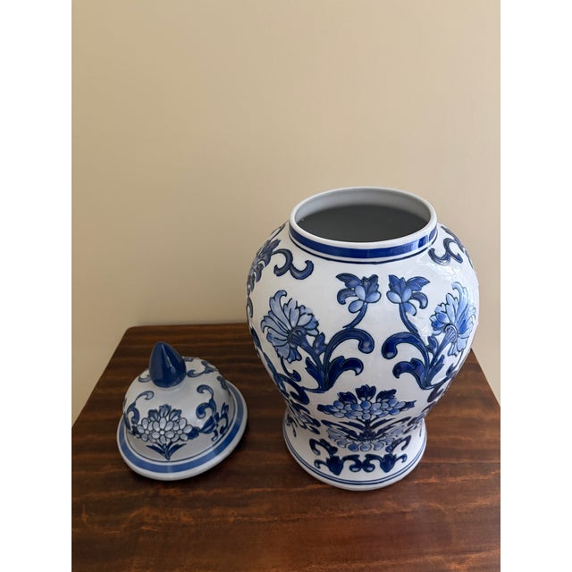 Blue Late 20th Century Chinoiserie Large Blue and White Porcelain Ginger Jar For Sale - Image 8 of 8