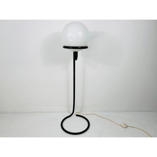 Mid-Century Modern Black Floor Lamp Globe by Aldo van den Nieuwelaar for Domani Designs, Amsterdam For Sale - Image 3 of 9