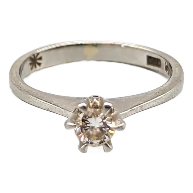 18 Karat White Gold Star Ring with Diamond For Sale