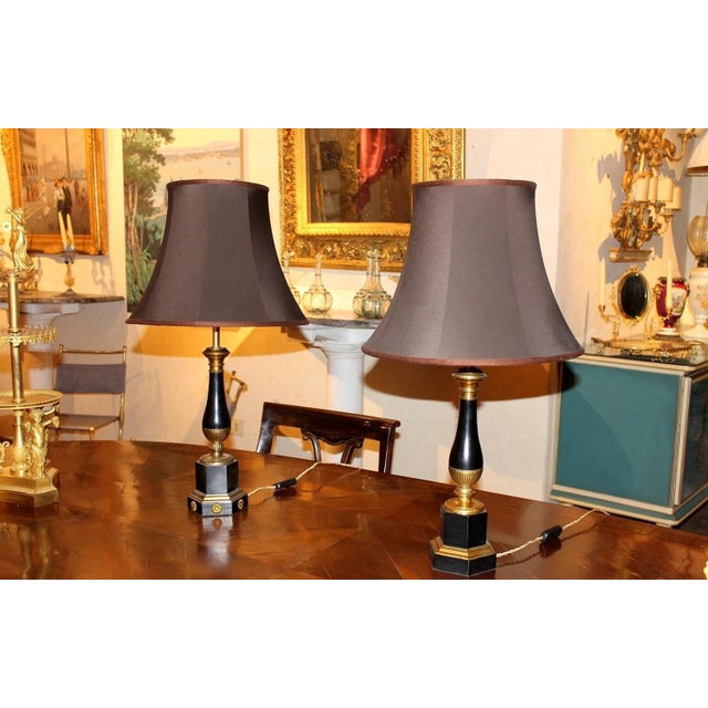 20th Century French Black Enamel Tole and Gilt Bronze Table Lamps with Silk Shade, Set of 2 For Sale - Image 17 of 18