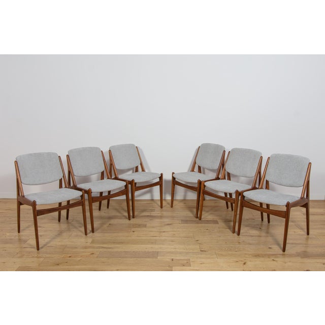 This set of six Ella dining chairs was designed by Arne Vodder for the Danish furniture maker Vamo Sønderborg during the...